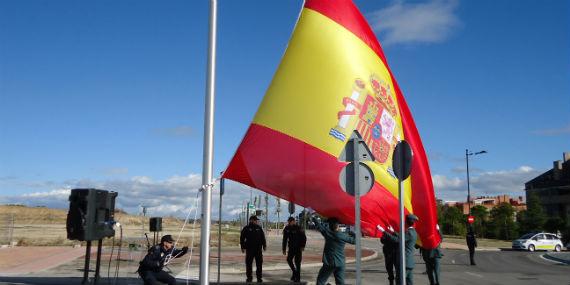 Una nueva bandera de España ondea en Boadilla