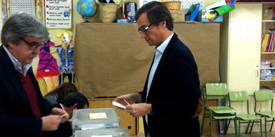 Antonio González Terol ya ha votado en el colegio Príncipe Don Felipe