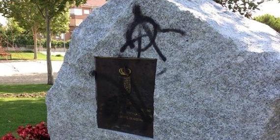 Actos vandálicos en el monumento en honor a las víctimas del terrorismo