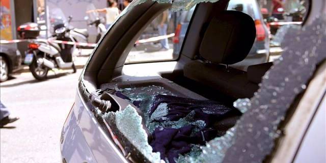 Detenidos tres jóvenes en Boadilla por robar en el interior de 18 coches de la localidad