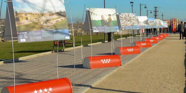 La exposición “Construimos Europa” llega a las calles de Boadilla La exposición “Construimos Europa” llega a las calles de Boadilla