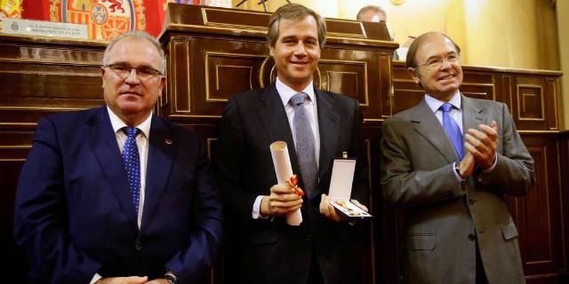 Antonio González Terol recibe la Cruz de la Dignidad que concede la Asociación Víctimas del Terrorismo 