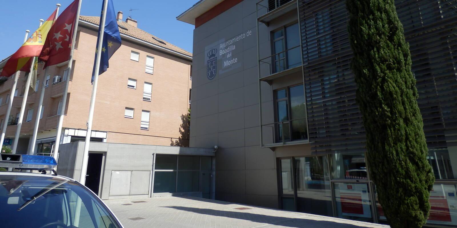 El Ayuntamiento de Boadilla acusa al Ministerio de Hacienda de impedir dar las ayudas para fomentar la contratación de vecinos desempleados El Ayuntamiento de Boadilla acusa al Ministerio de Hacienda de impedir dar las ayudas para fomentar la contratación de vecinos desempleados