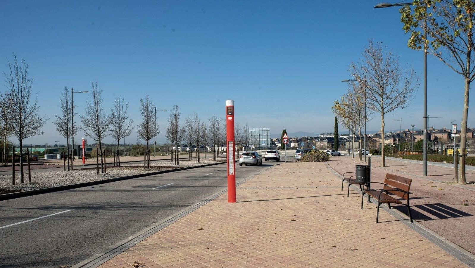 Más bancos y papeleras en las paradas de autobús de Boadilla Más bancos y papeleras en las paradas de autobús de Boadilla