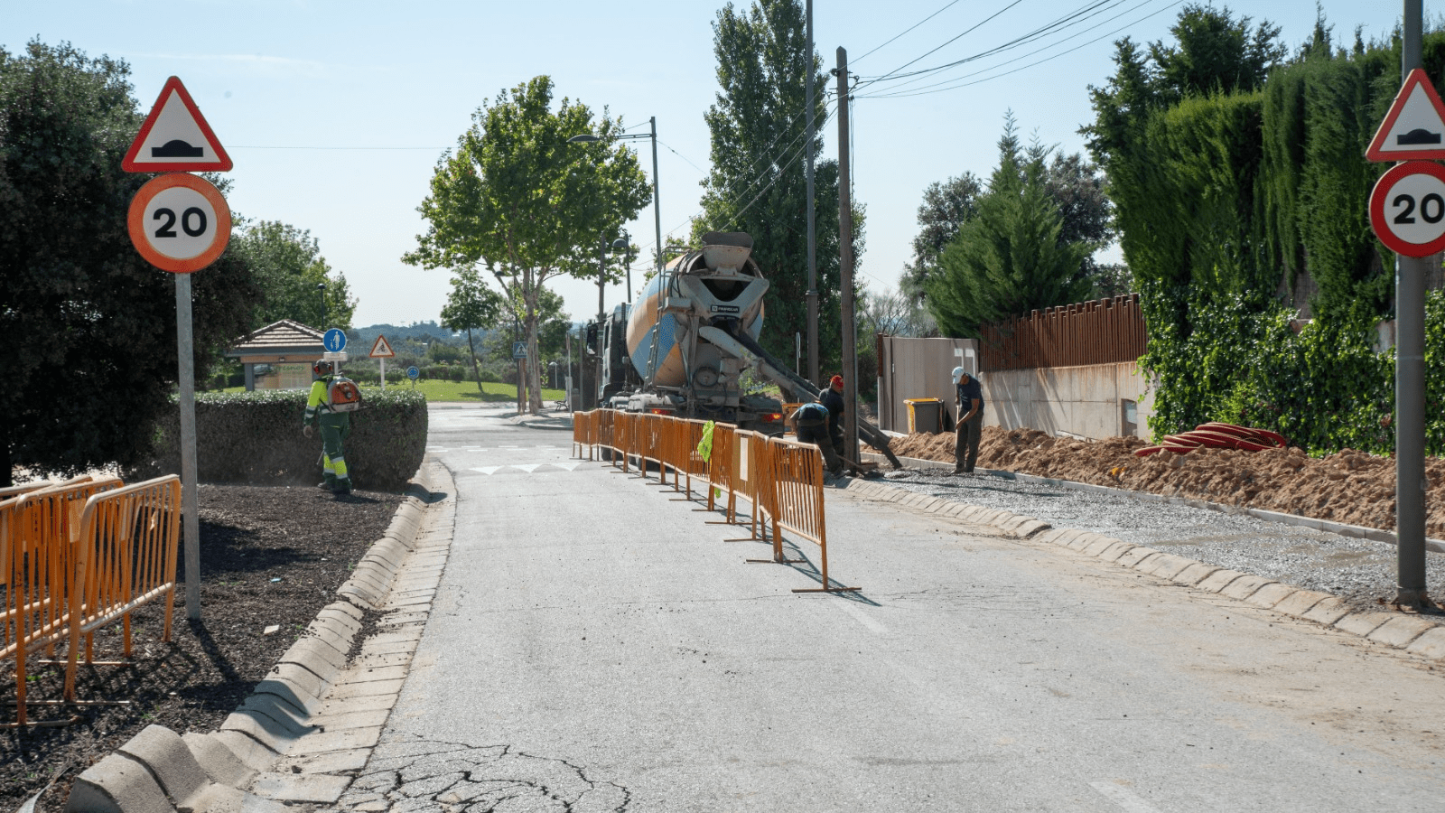 Se inician las obras de renovación del acerado en varias calles de urbanizaciones históricas de Boadilla