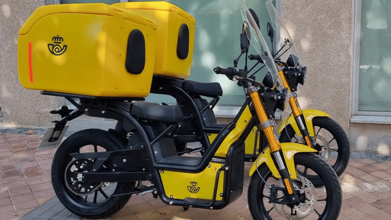 Correos incorpora 18 motos eléctricas ciberseguras a su flota sostenible en Boadilla del Monte