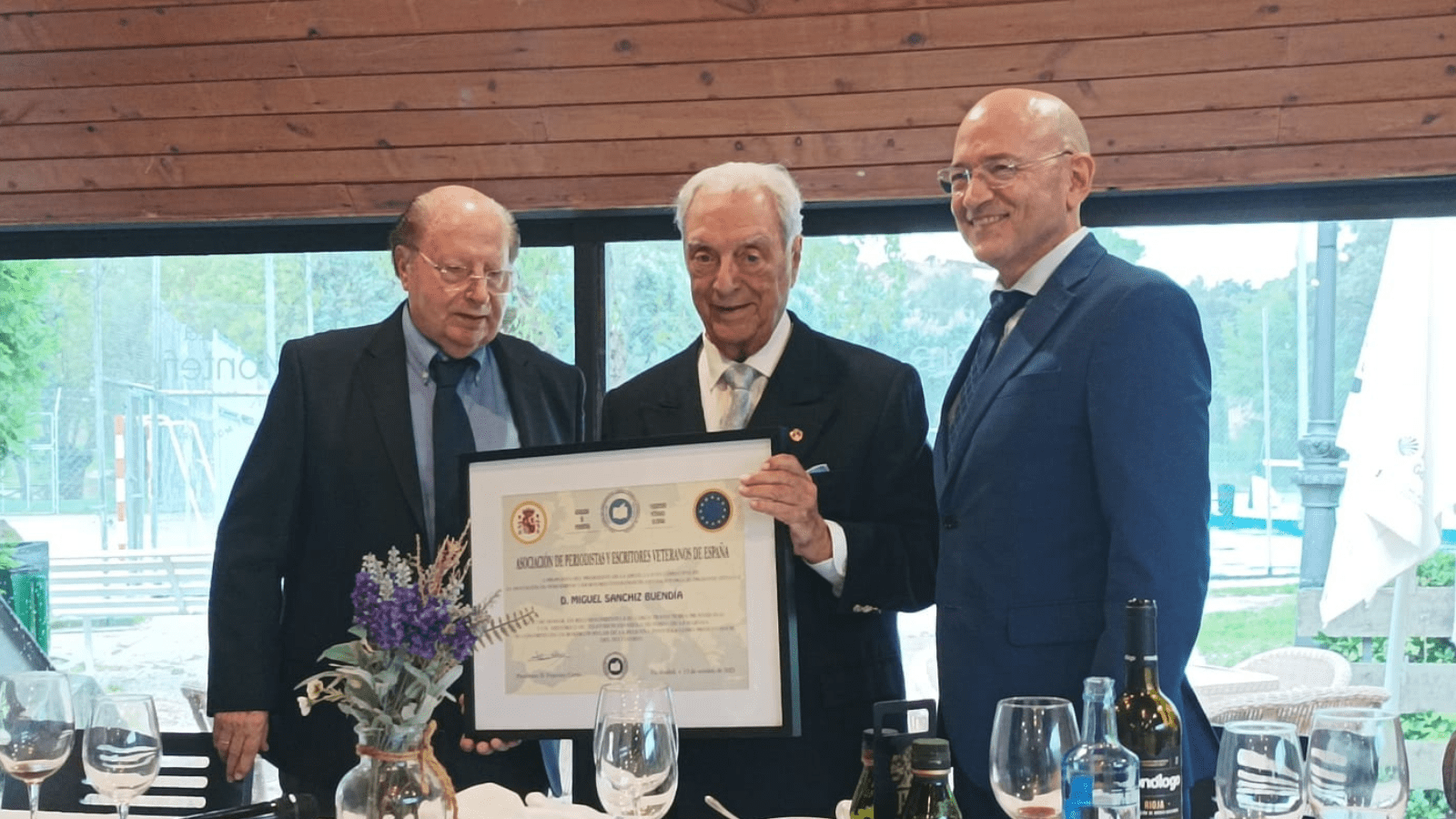 La APEVE premia en un acto celebrado en Boadilla al periodista Miguel Sanchiz Buendía La APEVE premia en un acto celebrado en Boadilla al periodista Miguel Sanchiz Buendía