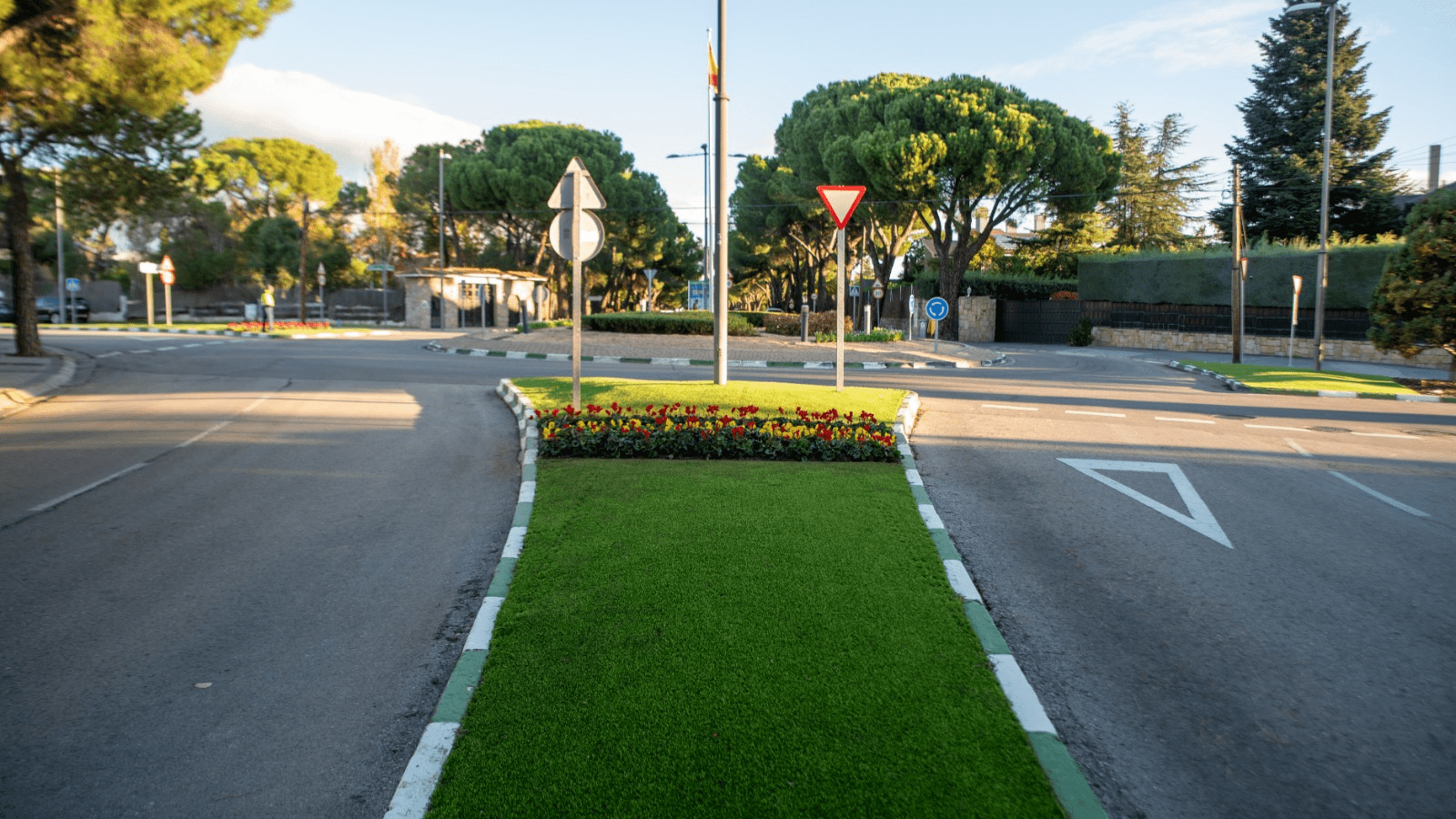 El Ayuntamiento comienza con la campaña de sustitución de flor de temporada