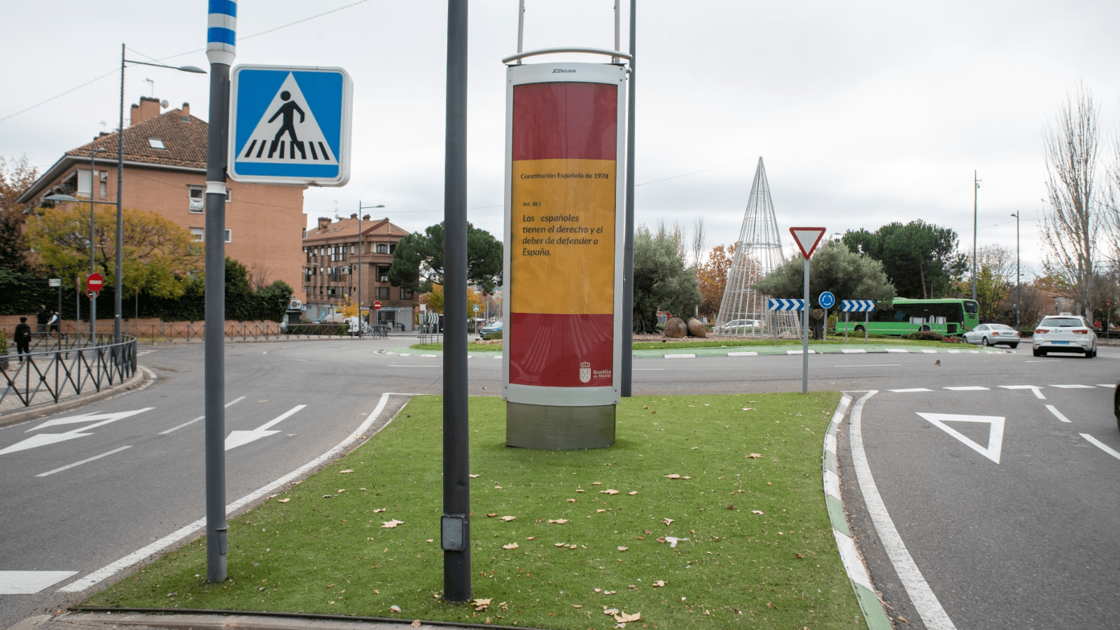 El Ayuntamiento llena las calles de Boadilla de artículos de la Constitución