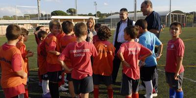 El alcalde de Boadilla del Monte visita las Escuelas Deportivas 