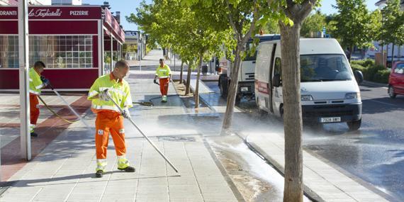 Comienza la campaña especial de limpieza de calles y jardines de Boadilla