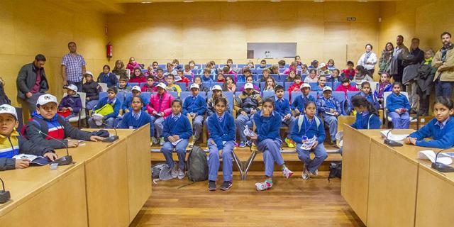Cuarenta niños hindúes visitan Boadilla Cuarenta niños hindúes visitan Boadilla