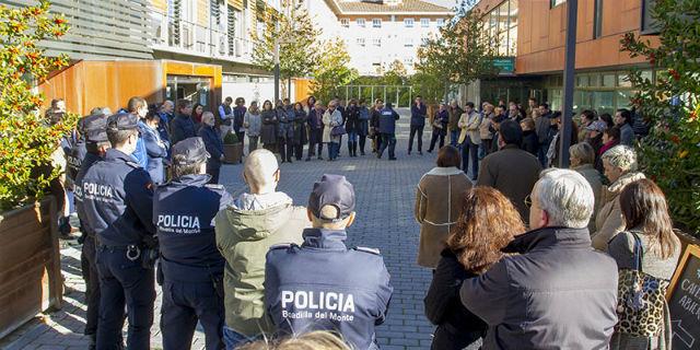 Boadilla guarda un minuto de silencio como condena al atentado contra el semanario ‘Charlie Hebdo’