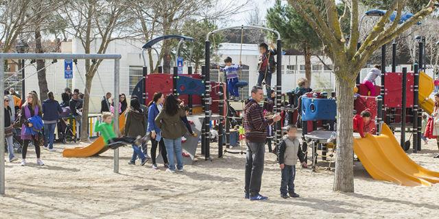 El nuevo parque de las Eras de Boadilla cuenta con una pista multideporte 