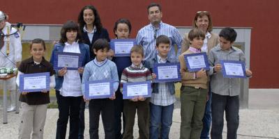 El alcalde participa con los niños en el Día del Libro