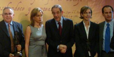 Juan Carlos León Brázquez recibe el Premio Defensa 2009 Juan Carlos León Brázquez recibe el Premio Defensa 2009