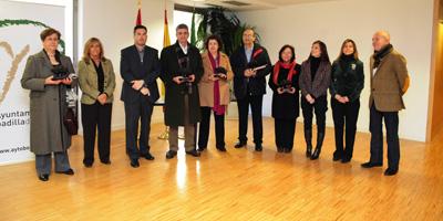 Los maestros de Boadilla son homenajeados por el Ayuntamiento del municipio