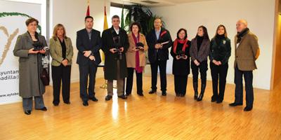 Los maestros de Boadilla son homenajeados por el Ayuntamiento del municipio Los maestros de Boadilla son homenajeados por el Ayuntamiento del municipio