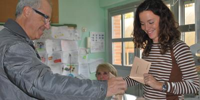 Gudelio Oliver (UPyD) vota en el colegio José Bergamín