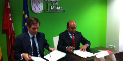 Firmado un nuevo convenio de colaboración entre el Ayuntamiento de Boadilla y el Banco Santander Firmado un nuevo convenio de colaboración entre el Ayuntamiento de Boadilla y el Banco Santander