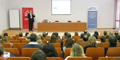 Una conferencia que enseña a hablar en público abarrota el Centro de Empresas Municipal Una conferencia que enseña a hablar en público abarrota el Centro de Empresas Municipal