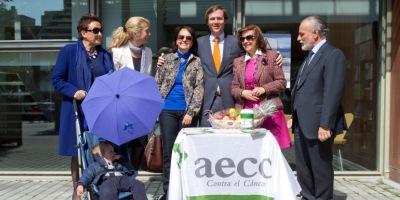 González Terol visita el stand de AECC en Boadilla