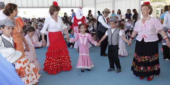 Los niños y mayores de Boadilla muestran su lado más castizo para celebrar San Isidro Los niños y mayores de Boadilla muestran su lado más castizo para celebrar San Isidro