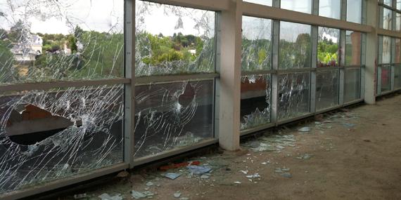El PSOE culpa al PP de esconder la realidad del Pabellón Polideportivo Viñas Viejas El PSOE culpa al PP de esconder la realidad del Pabellón Polideportivo Viñas Viejas