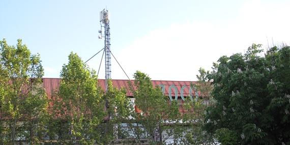 APB y PSOE piden que se deniegue la licencia para una antena de telefonía en el edificio del Zoco