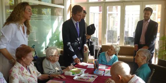 Antonio González Terol visita a los mayores de Boadilla en el Día Internacional del Alzheimer