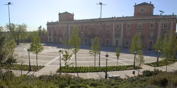 González Terol: "Hemos sido los primeros en abrir las puertas del Palacio a los vecinos" González Terol: "Hemos sido los primeros en abrir las puertas del Palacio a los vecinos"