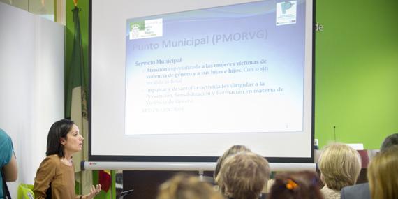 El Ayuntamiento expresa su compromiso para acabar con la violencia de género El Ayuntamiento expresa su compromiso para acabar con la violencia de género