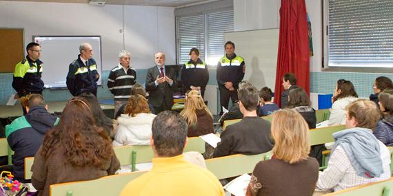 Boadilla del Monte informa a sus escolares sobre el uso responsable de Internet Boadilla del Monte informa a sus escolares sobre el uso responsable de Internet