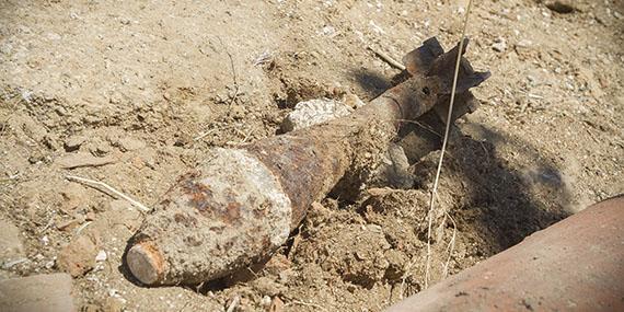 Los TEDAX detonan una granada mortero activa en el Palacio del Infante Don Luis