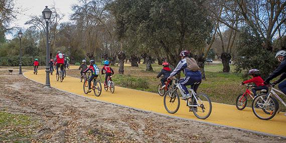 Inauguradas las obras de remodelación del paseo peatonal del Polideportivo