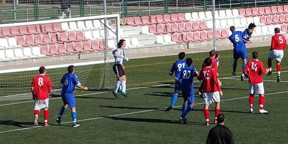 El Torrejón vence y manda a la EFMO a cinco puntos de la salvación El Torrejón vence y manda a la EFMO a cinco puntos de la salvación