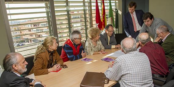 Los mayores de Boadilla conocen de primera mano su futuro centro Los mayores de Boadilla conocen de primera mano su futuro centro