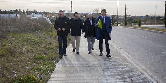 Continúan las obras en las aceras de la Avenida de Valdepastores