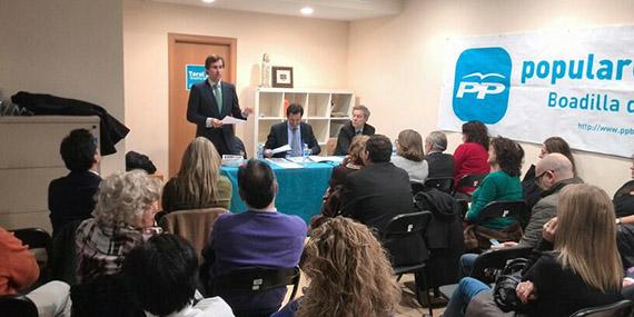 Pablo Cavero visita la sede del PP de Boadilla