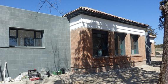 El Aula Medioambiental contará con un espacio exterior con gradas El Aula Medioambiental contará con un espacio exterior con gradas