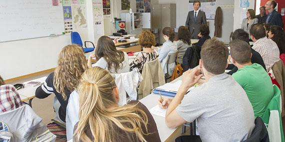 Un paseo por la Escuela Oficial de Idiomas de Boadilla Un paseo por la Escuela Oficial de Idiomas de Boadilla
