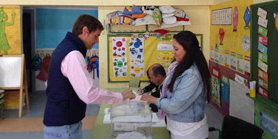 Antonio González Terol ejerce su derecho a voto en las elecciones europeas