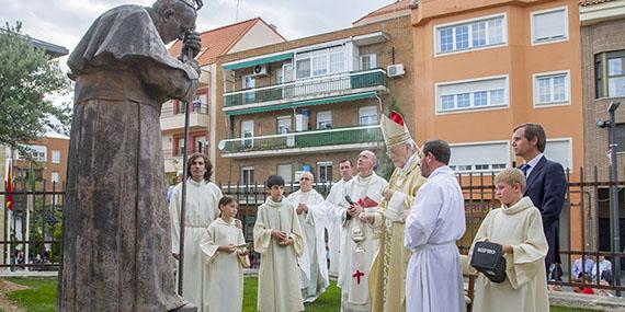 La estatua de San Juan Pablo II ya ha sido bendecida