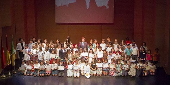 Boadilla destina 400.000 euros a ayudas para libros de texto y material escolar didáctico Boadilla destina 400.000 euros a ayudas para libros de texto y material escolar didáctico