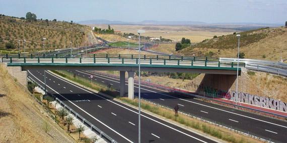 La pasarela sobre la M-513 comenzará a construirse en noviembre y con carril bici La pasarela sobre la M-513 comenzará a construirse en noviembre y con carril bici