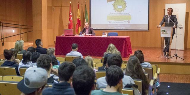 Más de 200 jóvenes de Boadilla buscan ‘emplearse’ este verano Más de 200 jóvenes de Boadilla buscan ‘emplearse’ este verano