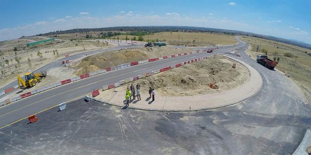 Avanzan las obras de la rotonda en la M-513 Avanzan las obras de la rotonda en la M-513