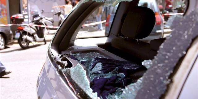 Detenidos tres jóvenes en Boadilla por robar en el interior de 18 coches de la localidad Detenidos tres jóvenes en Boadilla por robar en el interior de 18 coches de la localidad