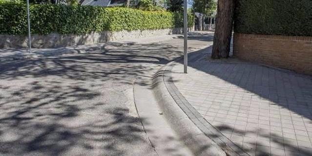 Nueva acera en la Avenida de Las Lomas