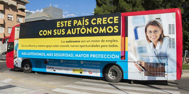 El 'Autobús emprendedor' recorre Boadilla para asesorar a los autónomos